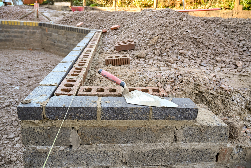 Retaining laid out with a string line during construction